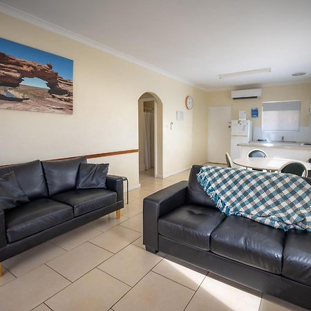 Api Pelican Beach Front Apartments كالباري المظهر الخارجي الصورة