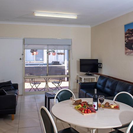 Api Pelican Beach Front Apartments كالباري المظهر الخارجي الصورة