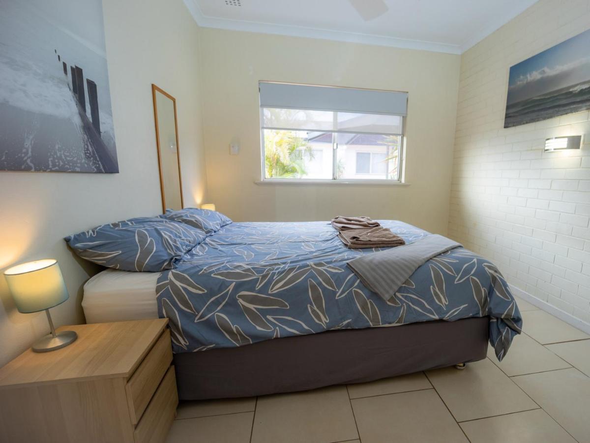 Api Pelican Beach Front Apartments كالباري المظهر الخارجي الصورة
