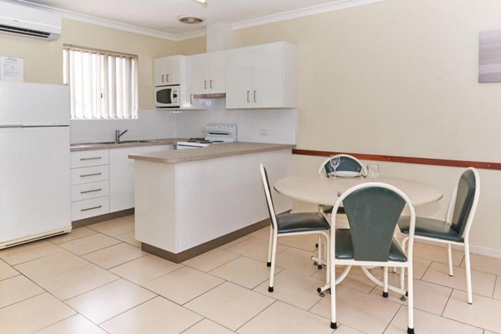 Api Pelican Beach Front Apartments كالباري المظهر الخارجي الصورة