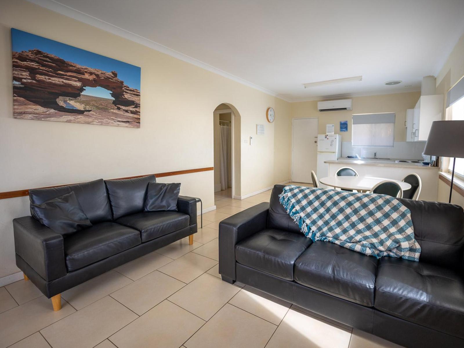 Api Pelican Beach Front Apartments كالباري المظهر الخارجي الصورة
