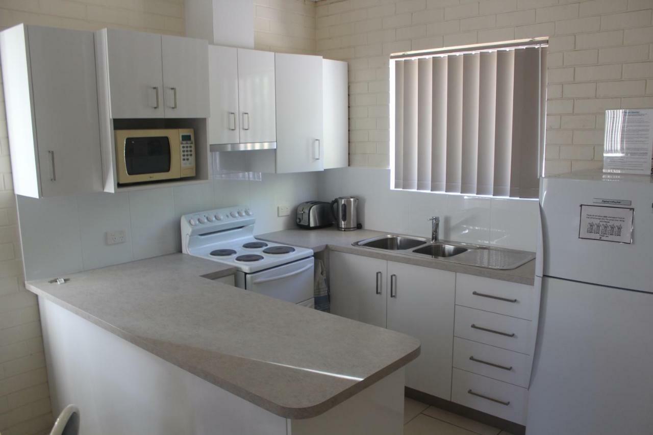 Api Pelican Beach Front Apartments كالباري المظهر الخارجي الصورة